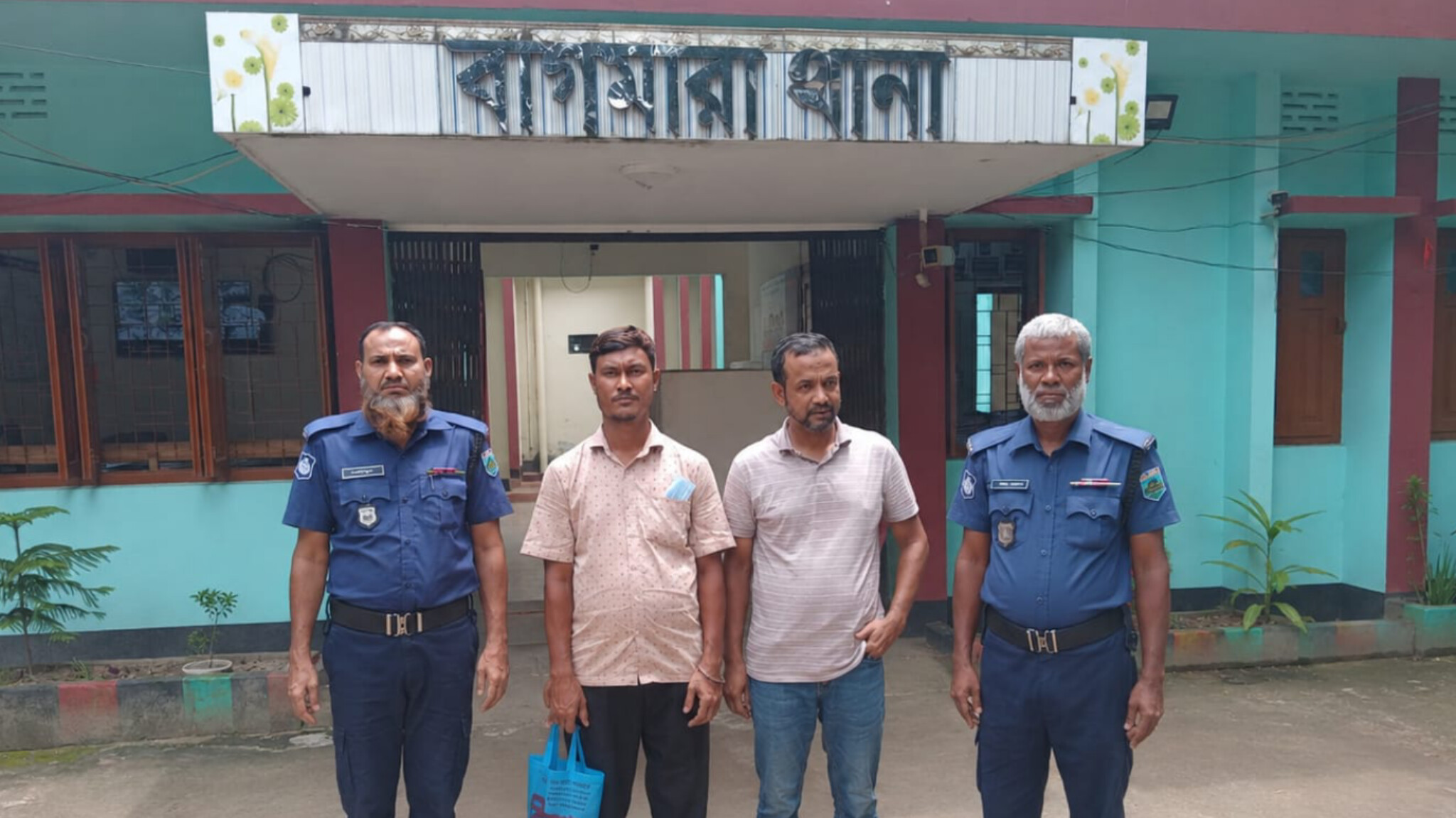 বাগমারায় স্বচ্ছতা এনজিওর পরিচালক ময়নুল গ্রেপ্তার, সাজাপ্রাপ্ত পলাতক আসামিও আটক