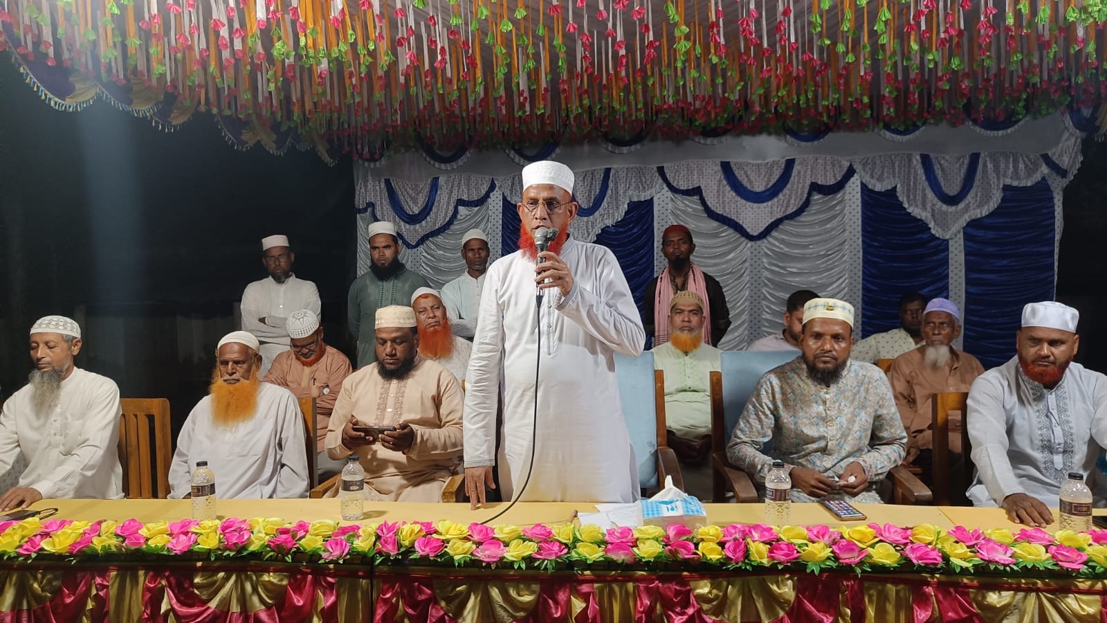 বাগমারার সোনাডাঙ্গায় এমপি ডাঃ আব্দুল বারীর গণসংযোগ ও পথসভা