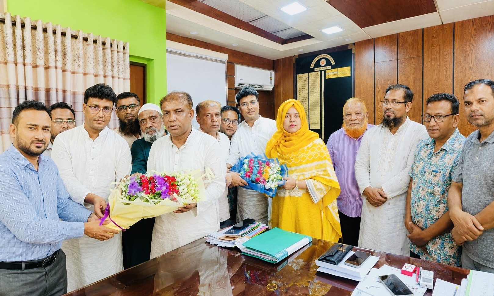 বাগমারায় ইউএনও ও এসিল্যান্ডকে ভবানীগঞ্জ দলিল লেখক সমিতির শুভেচ্ছা